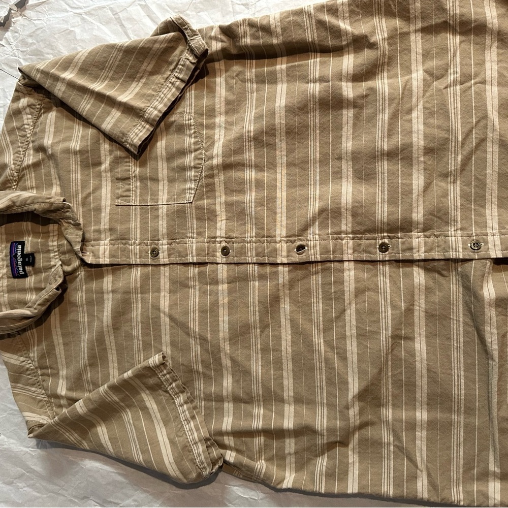 Patagonia Men's Casual Brown Striped Shirt - Picture 3 of 8